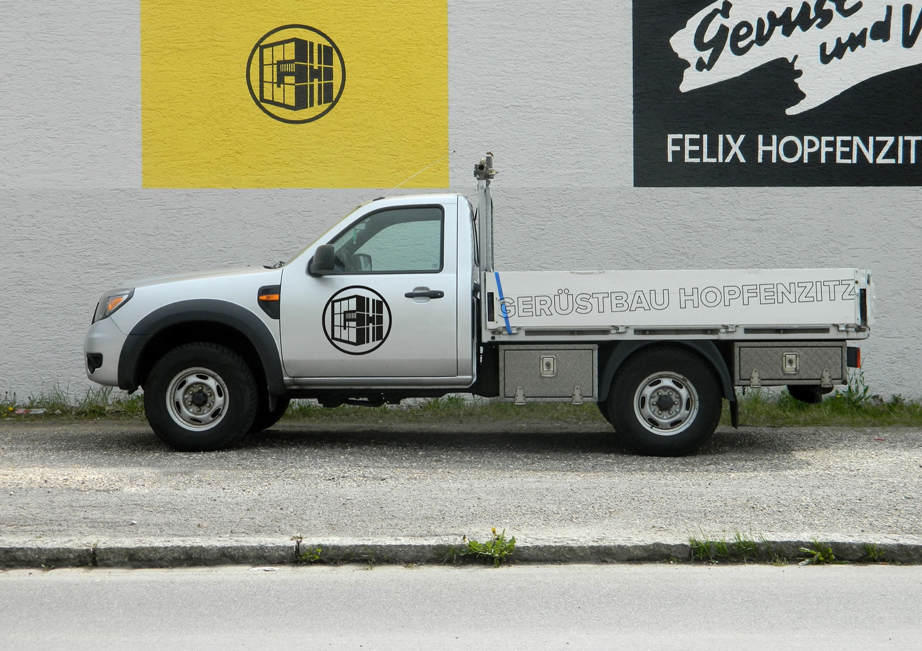 Gerüstbau Hopfenzitz, Beschriftung für Gerüstbau
