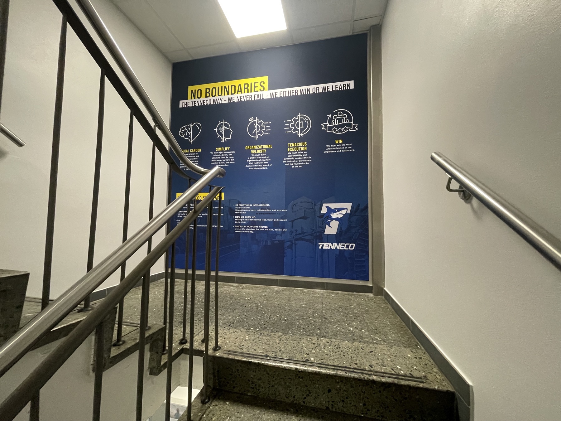 Goetze, Gestaltung von Hauptgebäude, Aufgang zur Kantine und Pforte, Bild 8 von 14